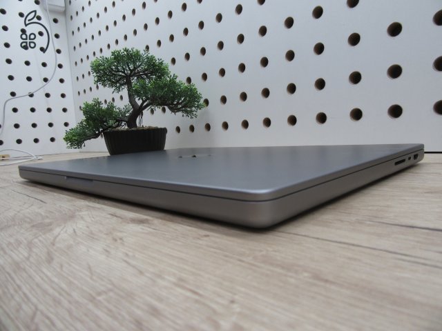 Apple Macbook 16 M1 Pro - 2021 - Használt, szép állapot 32 Gb RAM / 500 Gb SSD