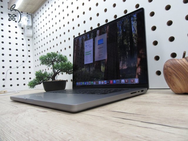 Apple Macbook 16 M1 Pro - 2021 - Használt, szép állapot 32 Gb RAM / 500 Gb SSD