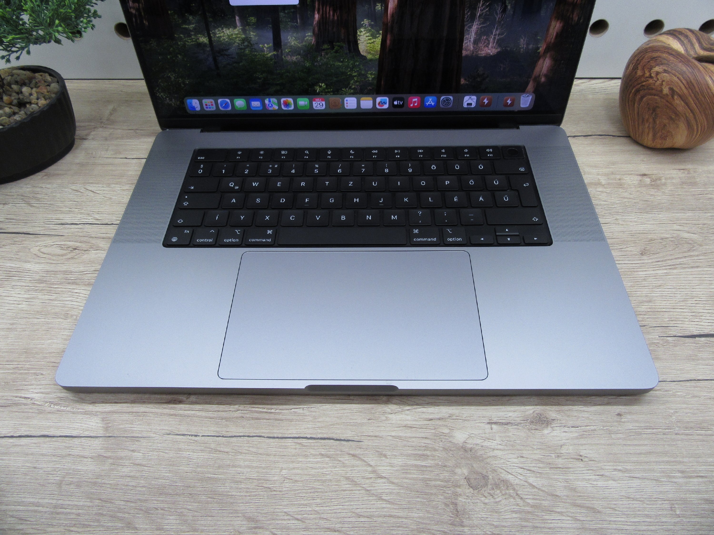 Apple Macbook 16 M1 Pro - 2021 - Használt, szép állapot 32 Gb RAM / 500 Gb SSD