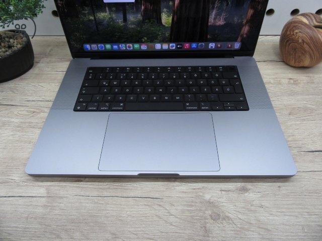 Apple Macbook 16 M1 Pro - 2021 - Használt, szép állapot 32 Gb RAM / 500 Gb SSD