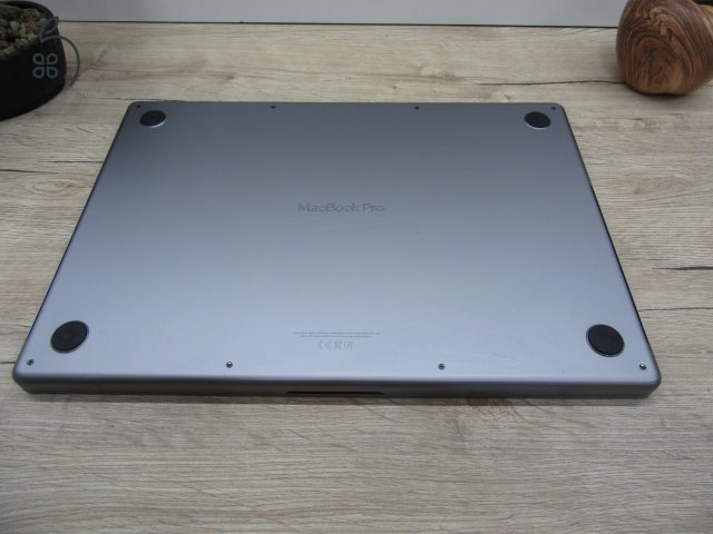 Apple Macbook 16 M1 Pro - 2021 - Használt, szép állapot 32 Gb RAM / 500 Gb SSD
