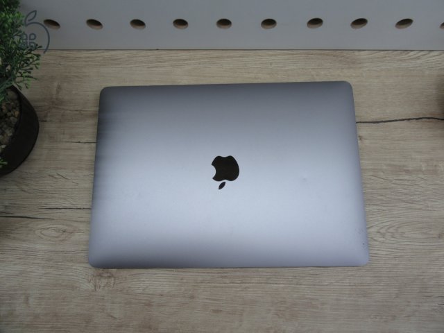 Apple Macbook Air 13 - 2019 - Használt, megkímélt - 500 Gb SSD