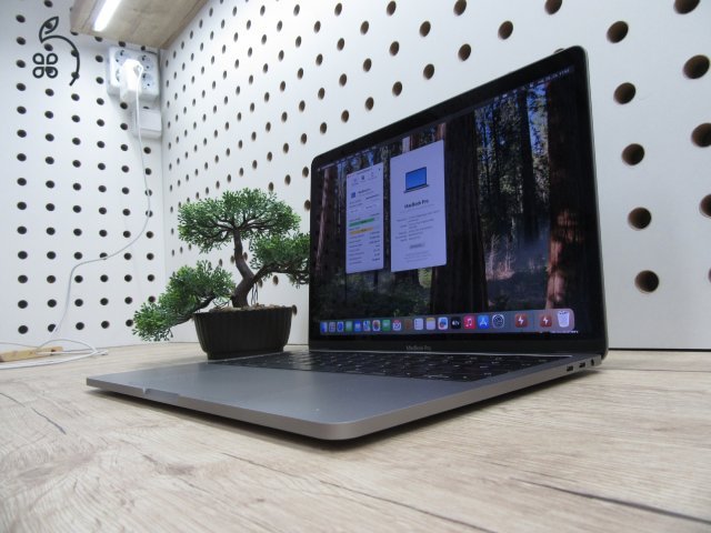 Apple Retina Macbook Pro Touchbar 13 - 2018 - Használt, szép állapot - 500 Gb SSD