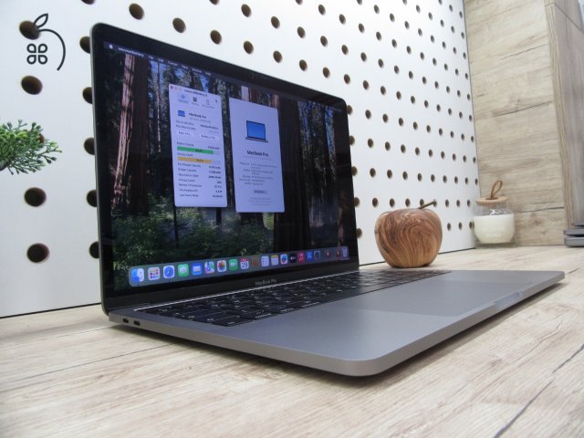 Apple Retina Macbook Pro Touchbar 13 - 2018 - Használt, szép állapot - 500 Gb SSD