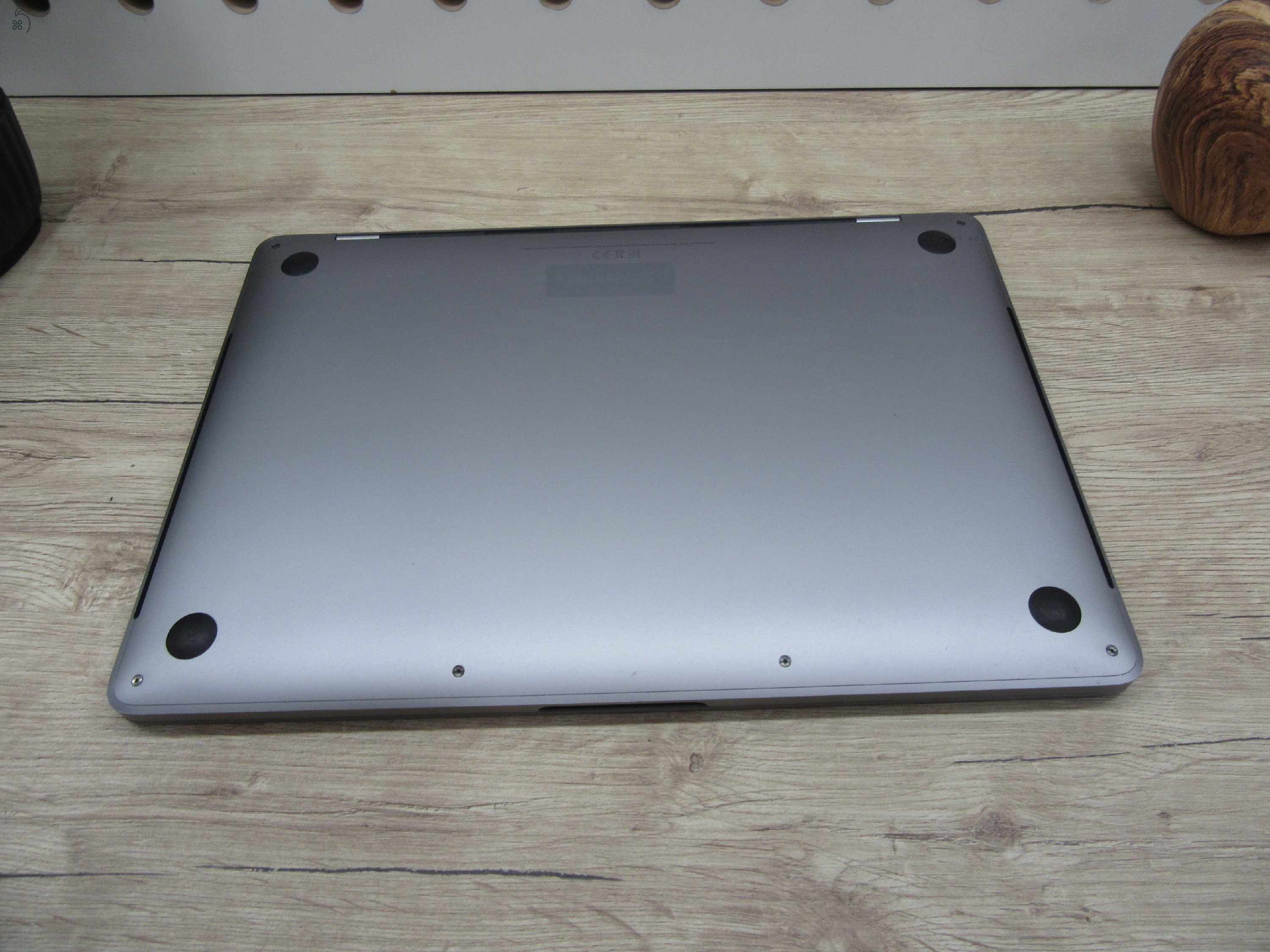 Apple Retina Macbook Pro Touchbar 13 - 2018 - Használt, szép állapot - 500 Gb SSD