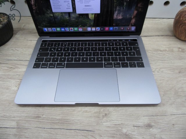 Apple Retina Macbook Pro Touchbar 13 - 2018 - Használt, szép állapot - 500 Gb SSD