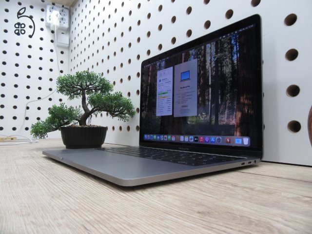  Apple Retina Macbook Pro Touchbar 13 - 2018 2019-es gyártás - Használt, megkímélt állapot - 500 Gb SSD 