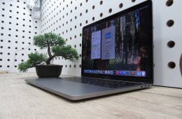  Apple Retina Macbook Pro Touchbar 13 - 2018 2019-es gyártás - Használt, megkímélt állapot - 500 Gb SSD 
