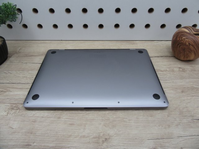  Apple Retina Macbook Pro Touchbar 13 - 2018 2019-es gyártás - Használt, megkímélt állapot - 500 Gb SSD 