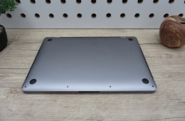  Apple Retina Macbook Pro Touchbar 13 - 2018 2019-es gyártás - Használt, megkímélt állapot - 500 Gb SSD 