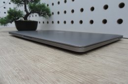  Apple Retina Macbook Pro Touchbar 13 - 2018 2019-es gyártás - Használt, megkímélt állapot - 500 Gb SSD 