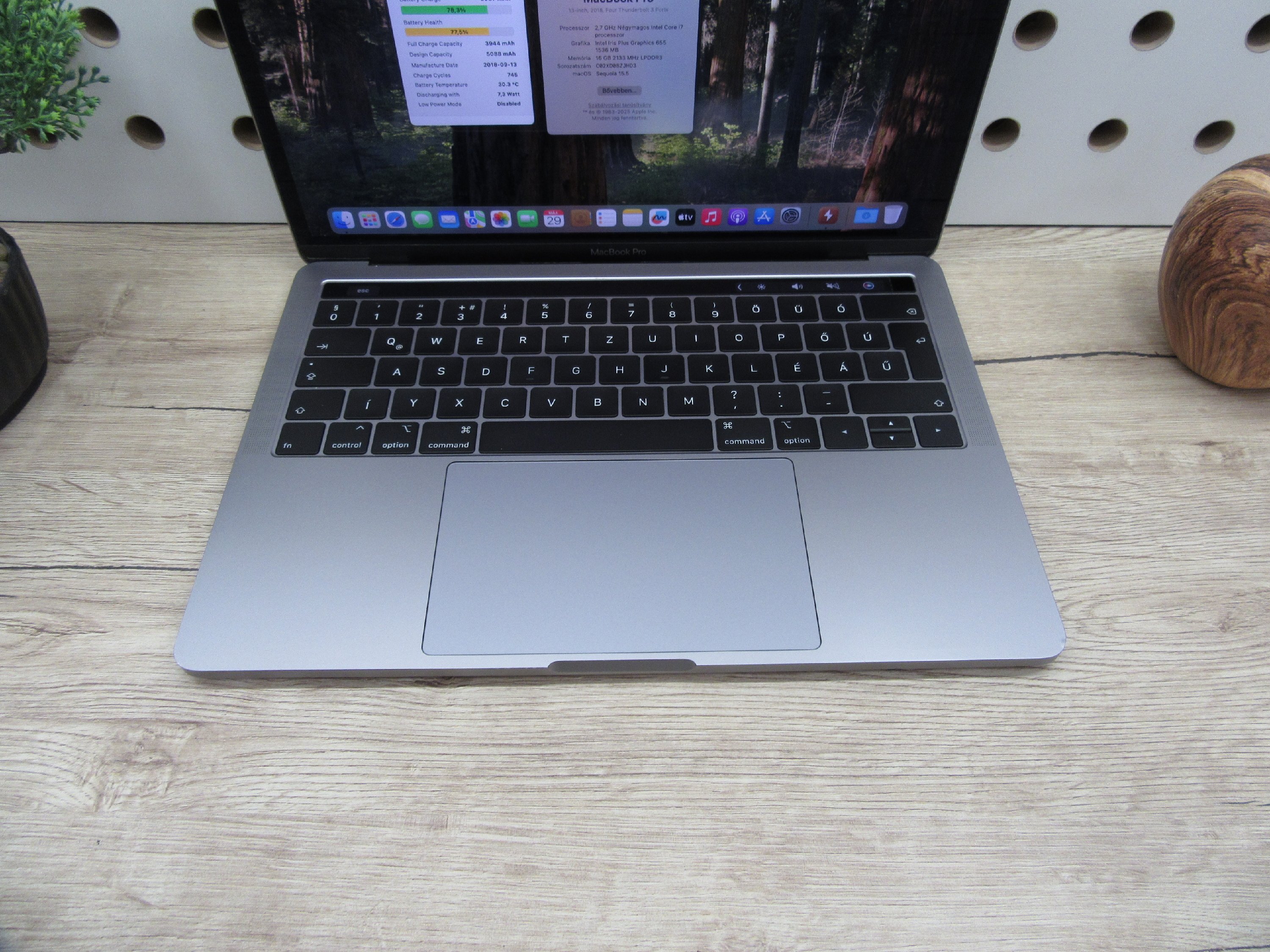  Apple Retina Macbook Pro Touchbar 13 - 2018 2019-es gyártás - Használt, megkímélt állapot - 500 Gb SSD 