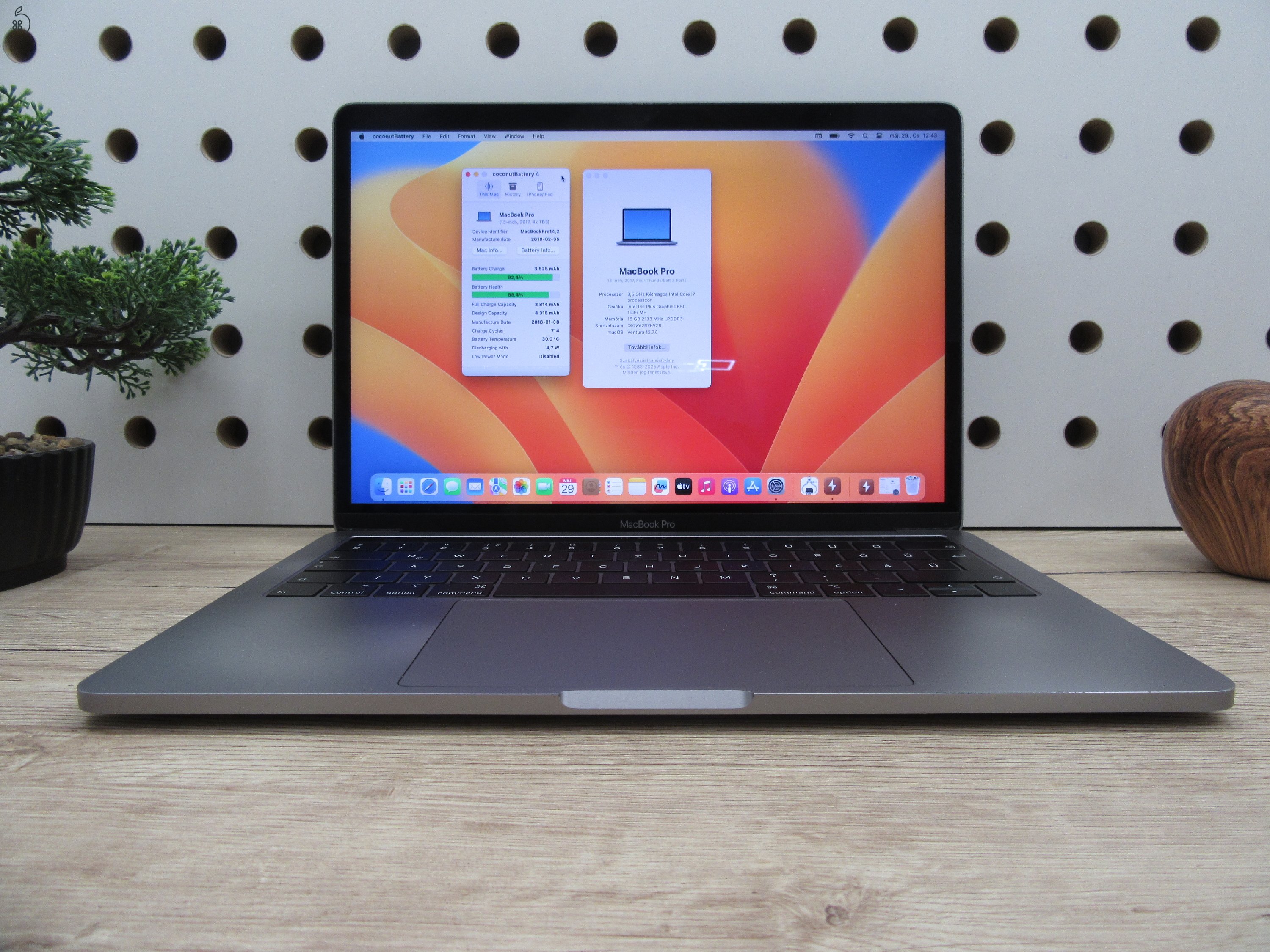  Apple Retina Macbook Pro 13 Touchbar  - 2017 2018-as gyártás - Használt, megkímélt állapot - 500 Gb SSD  