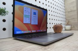  Apple Retina Macbook Pro 13 Touchbar  - 2017 2018-as gyártás - Használt, megkímélt állapot - 500 Gb SSD  