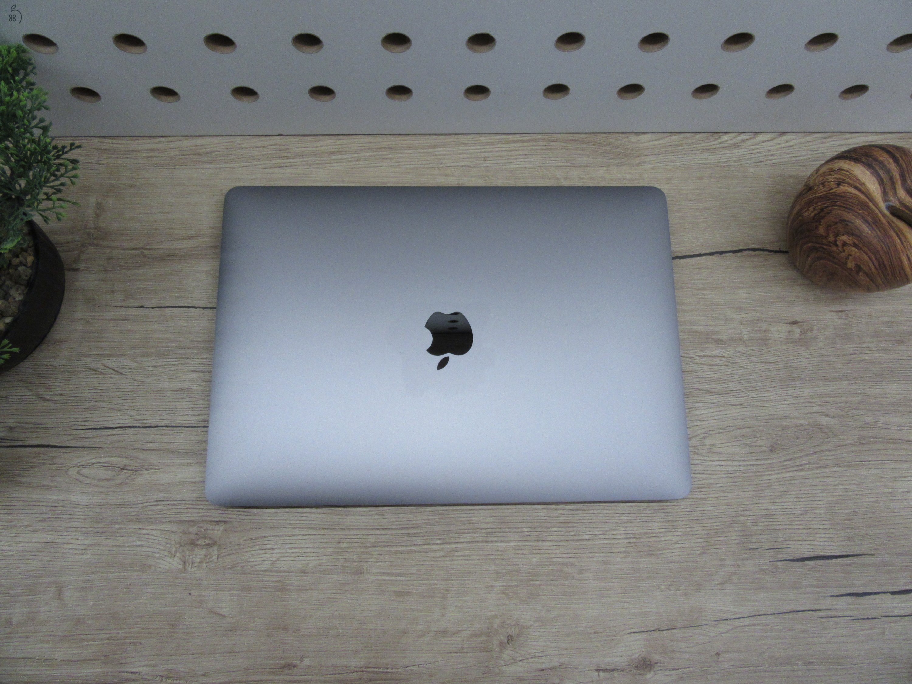  Apple Retina Macbook Pro 13 Touchbar  - 2017 2018-as gyártás - Használt, megkímélt állapot - 500 Gb SSD  