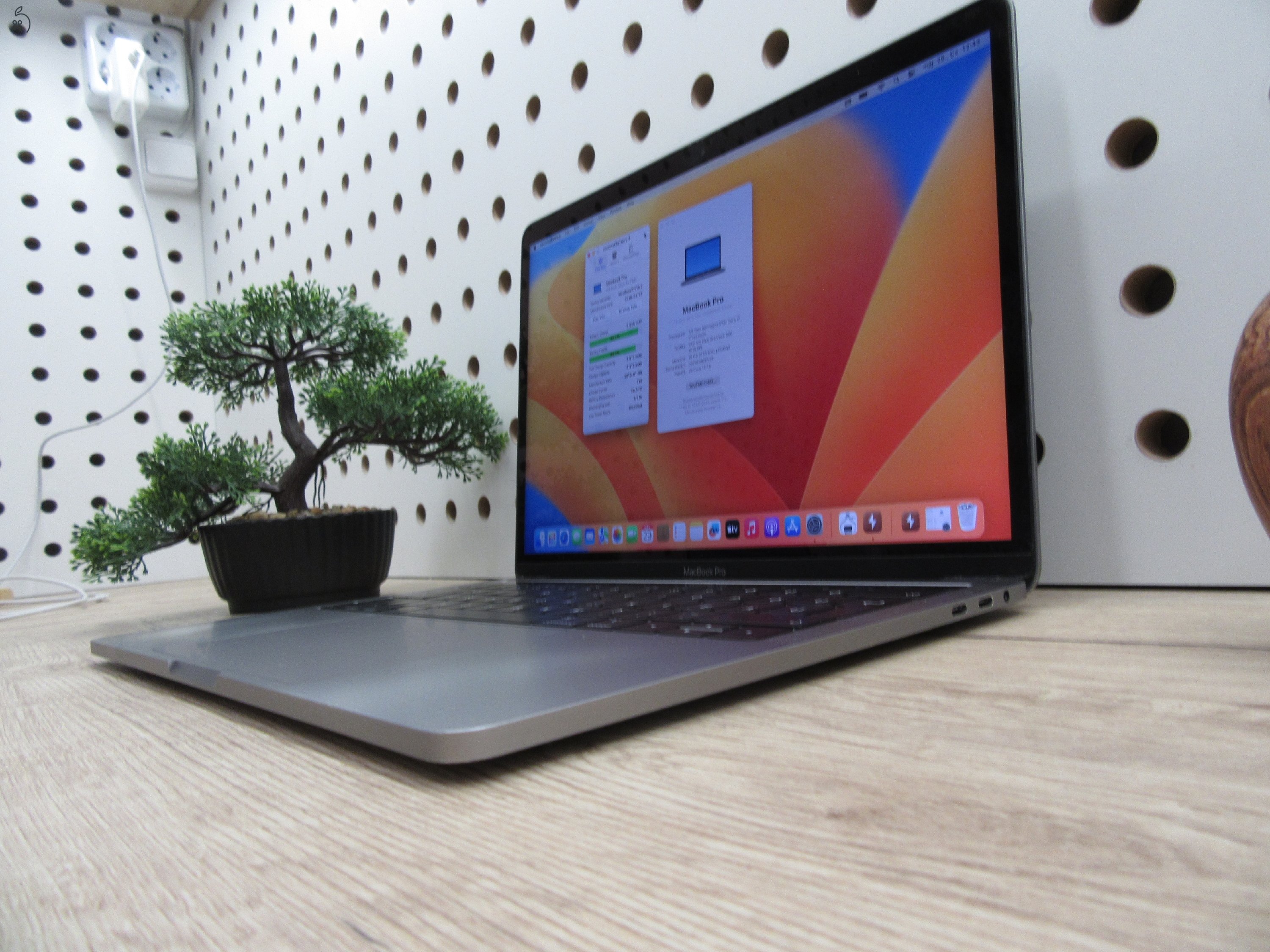  Apple Retina Macbook Pro 13 Touchbar  - 2017 2018-as gyártás - Használt, megkímélt állapot - 500 Gb SSD  
