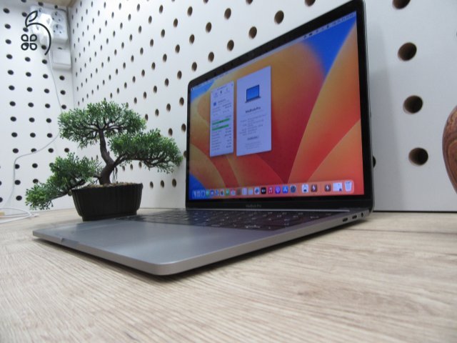  Apple Retina Macbook Pro 13 Touchbar  - 2017 2018-as gyártás - Használt, megkímélt állapot - 500 Gb SSD  