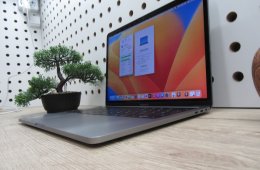  Apple Retina Macbook Pro 13 Touchbar  - 2017 2018-as gyártás - Használt, megkímélt állapot - 500 Gb SSD  