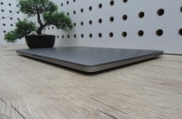  Apple Retina Macbook Pro 13 Touchbar  - 2017 2018-as gyártás - Használt, megkímélt állapot - 500 Gb SSD  