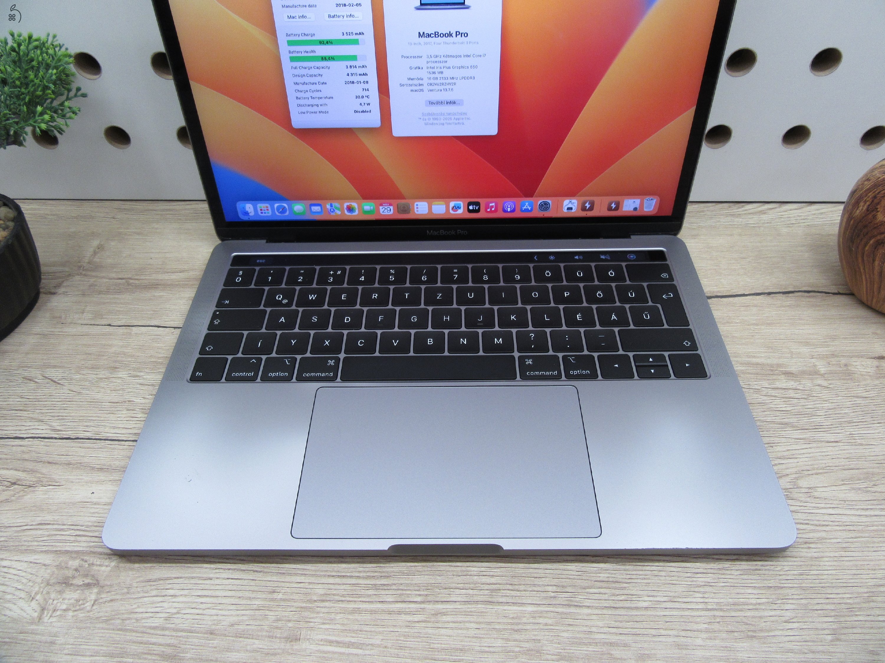  Apple Retina Macbook Pro 13 Touchbar  - 2017 2018-as gyártás - Használt, megkímélt állapot - 500 Gb SSD  