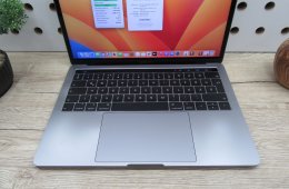  Apple Retina Macbook Pro 13 Touchbar  - 2017 2018-as gyártás - Használt, megkímélt állapot - 500 Gb SSD  