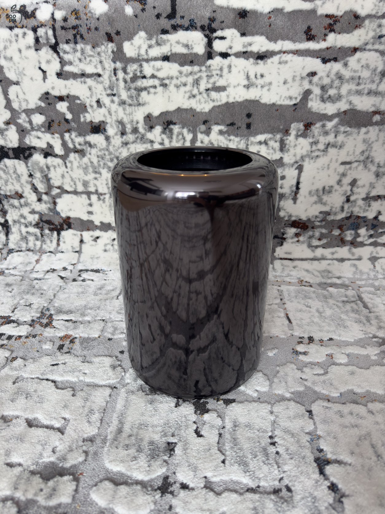 Eladó egy szép, megkímélt állapotú Apple Mac Pro (2013, 6.1) asztali számítógép