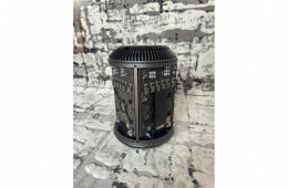 Eladó egy szép, megkímélt állapotú Apple Mac Pro (2013, 6.1) asztali számítógép