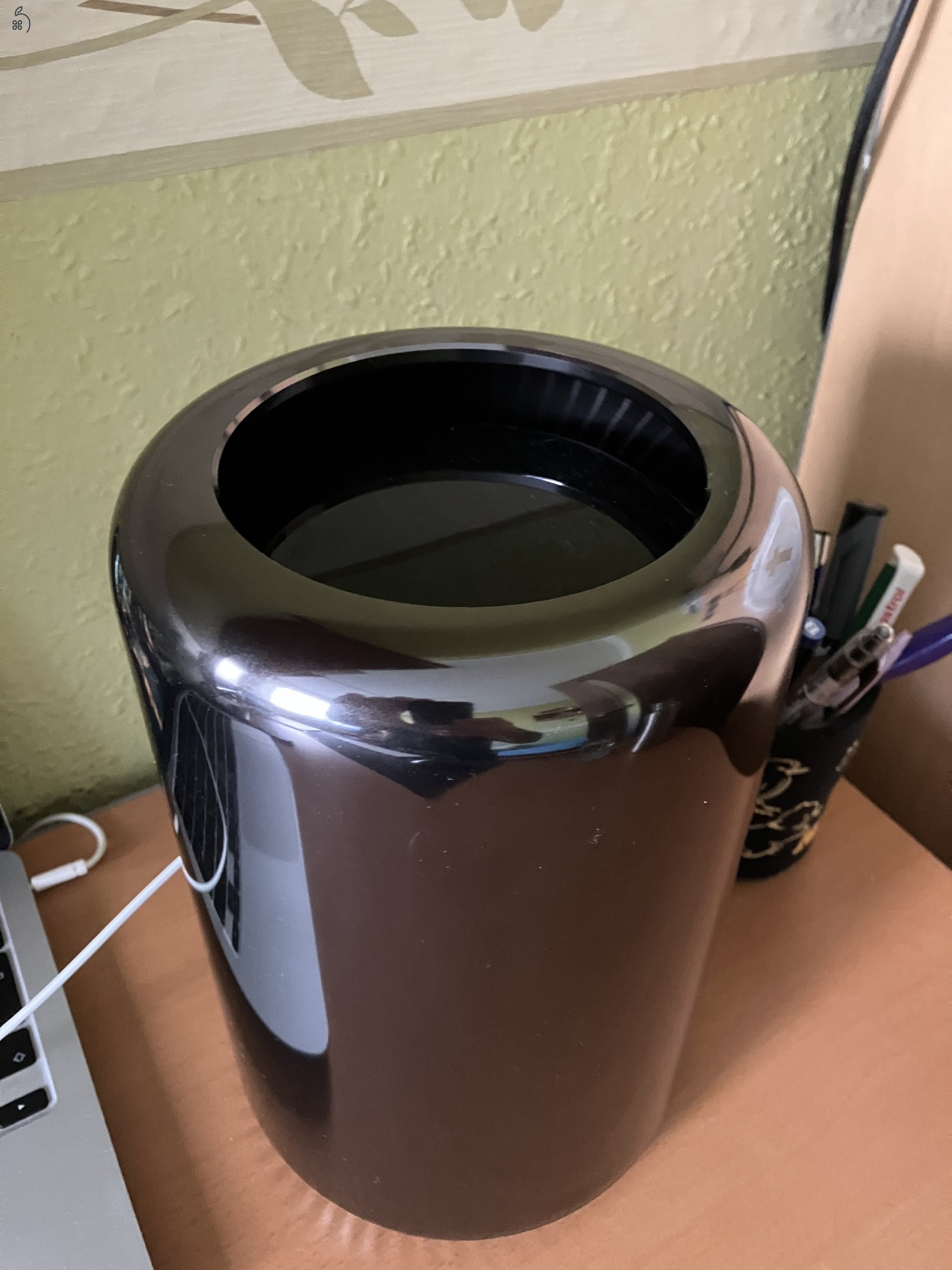 Eladó Apple Mac Pro (2013, 6.1), 8 mag, 64 GB, 1 TB apple SSD, AMD FirePro D500 3 GB