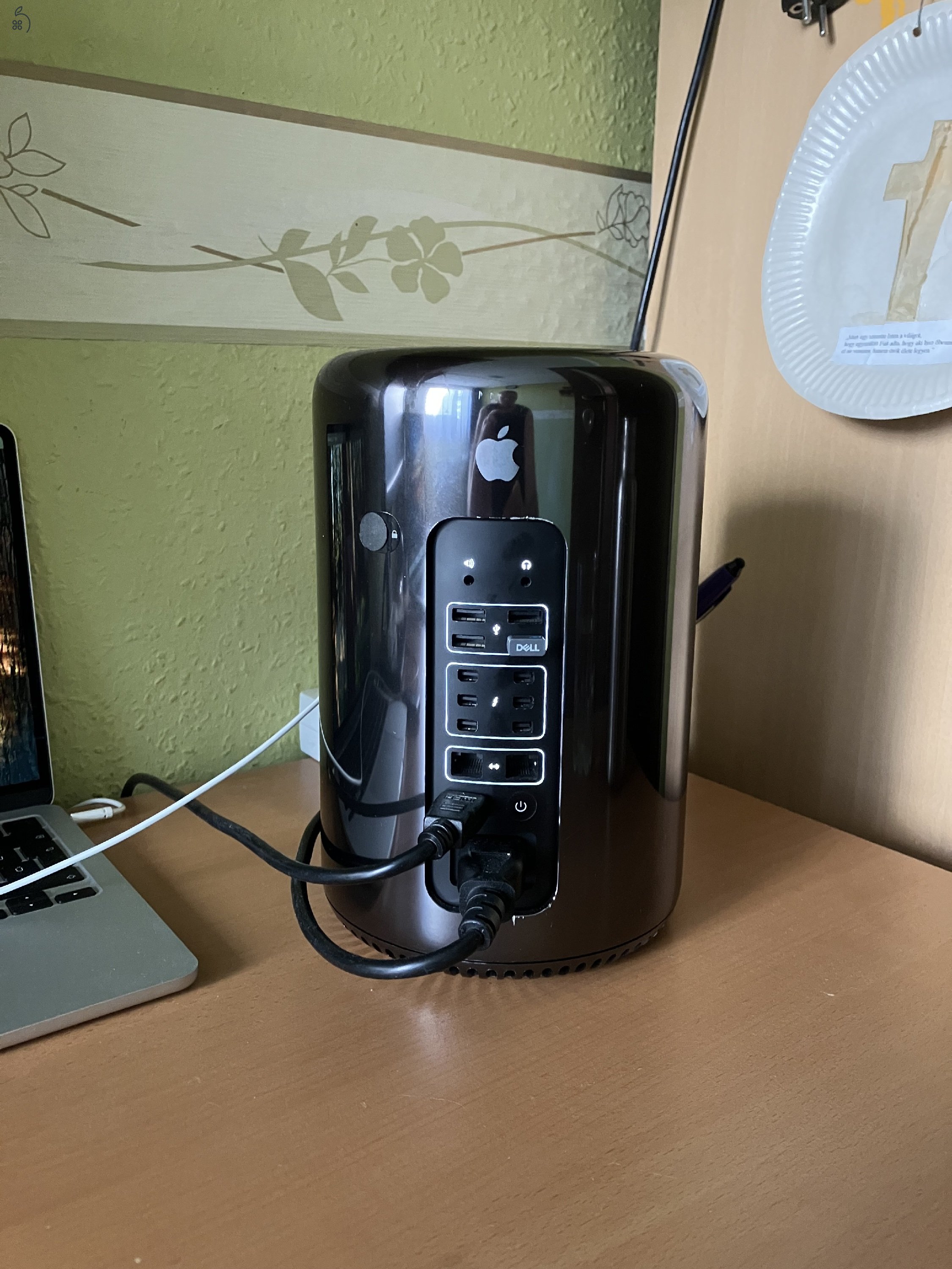 Eladó Apple Mac Pro (2013, 6.1), 8 mag, 64 GB, 1 TB apple SSD, AMD FirePro D500 3 GB