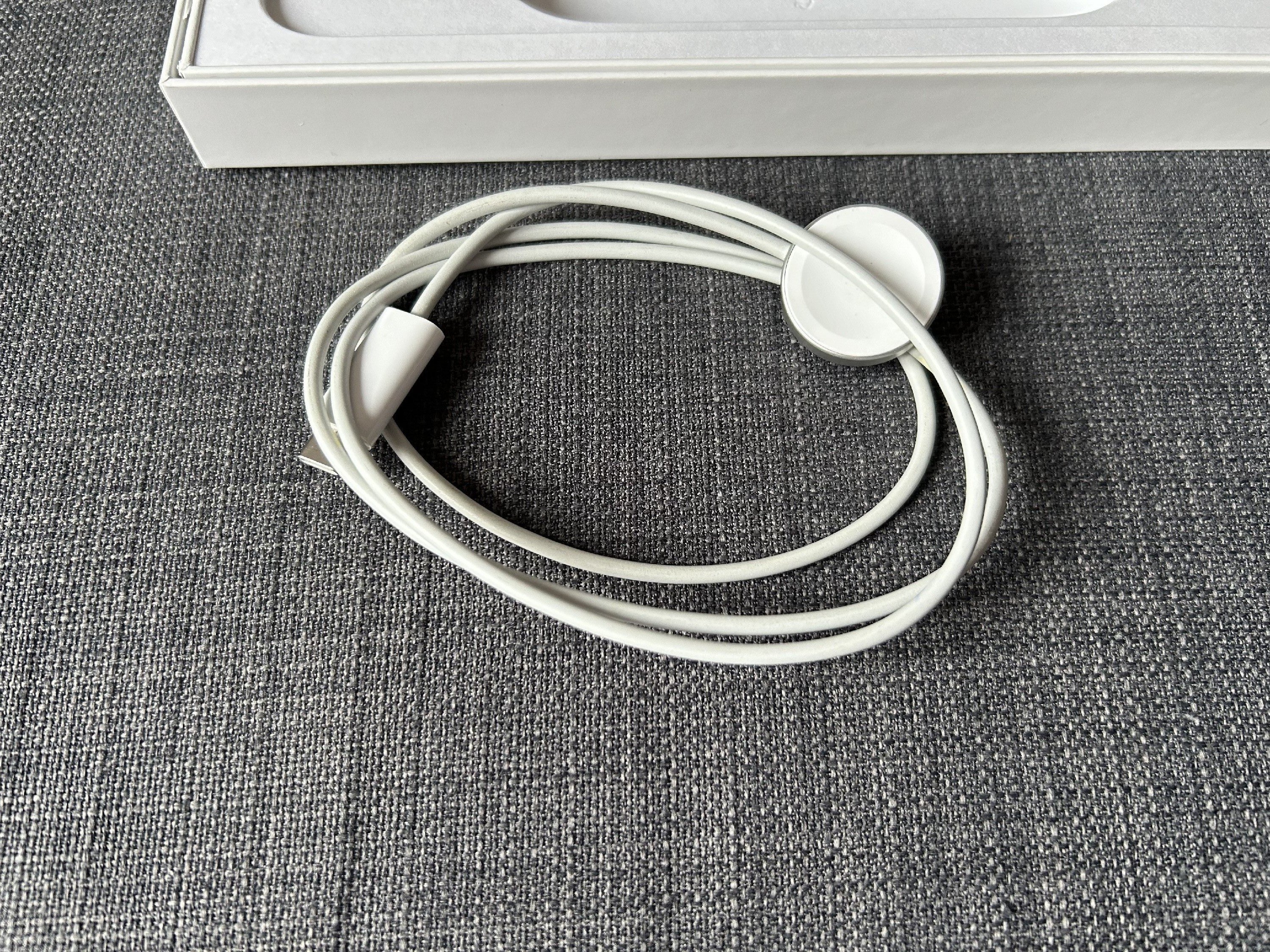 Apple Watch S8 RED 41mm