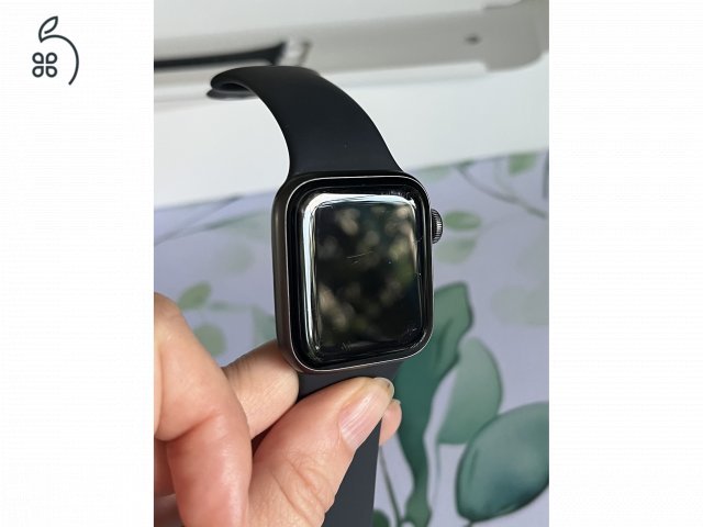 Apple Watch S4 Space gray, 40 mm, jó állapotban eladó