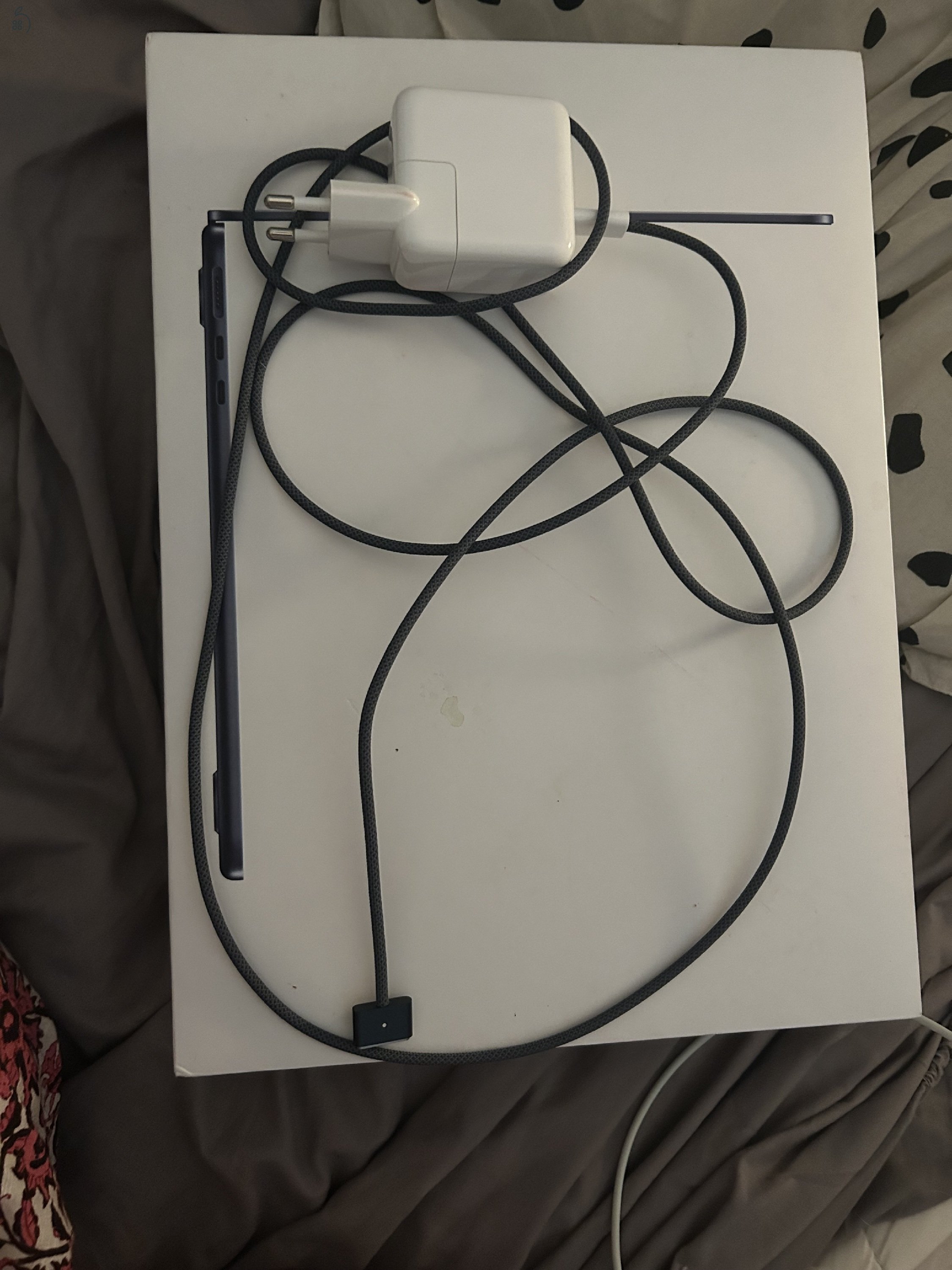 APPLE MACBOOK AIR 13.6