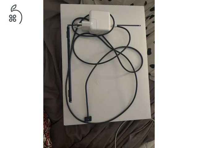 APPLE MACBOOK AIR 13.6