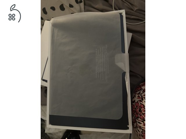 APPLE MACBOOK AIR 13.6