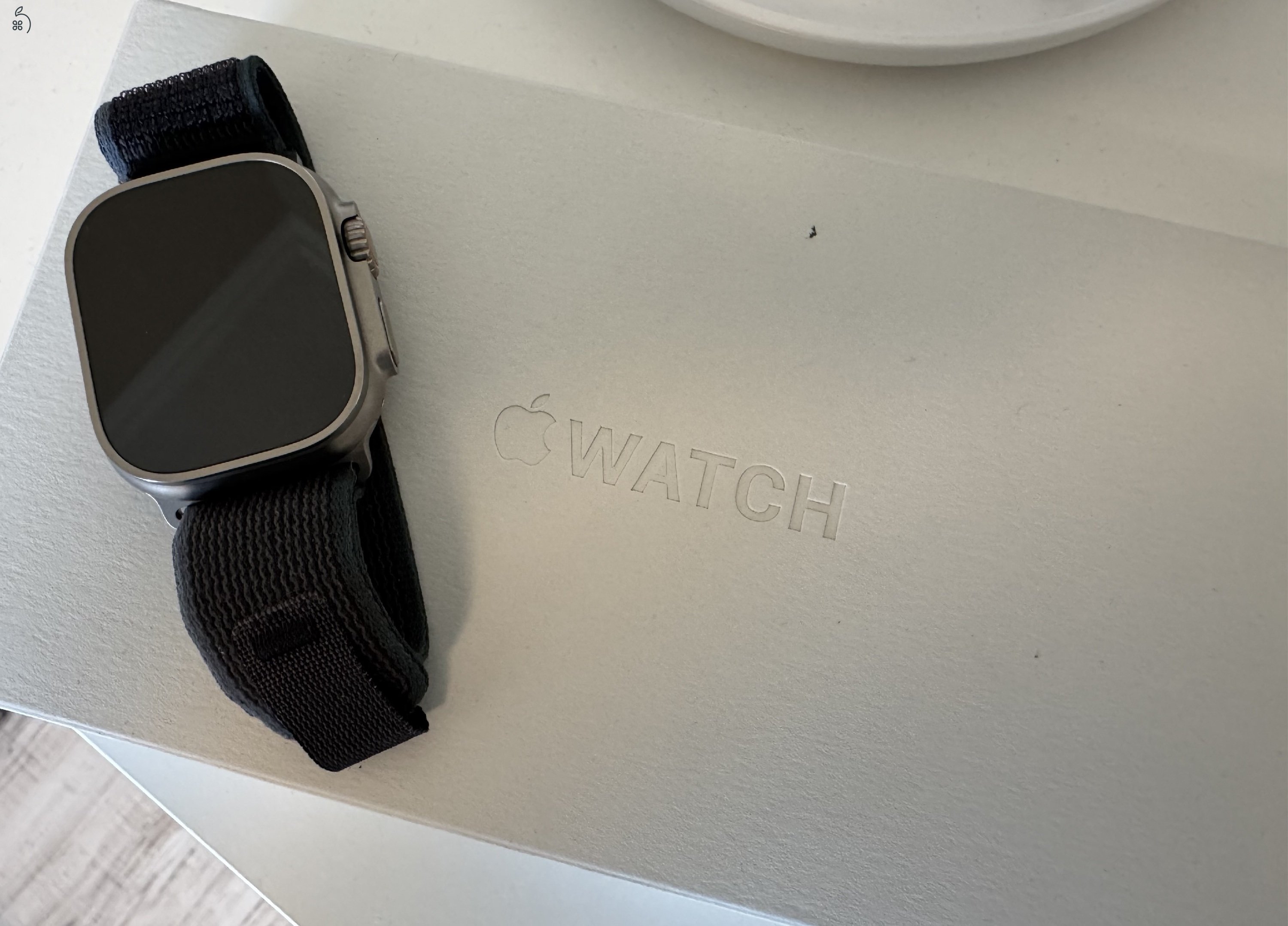 Gyönyörű Watch Ultra 2 magán kézből