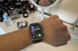 Gyönyörű Watch Ultra 2 magán kézből