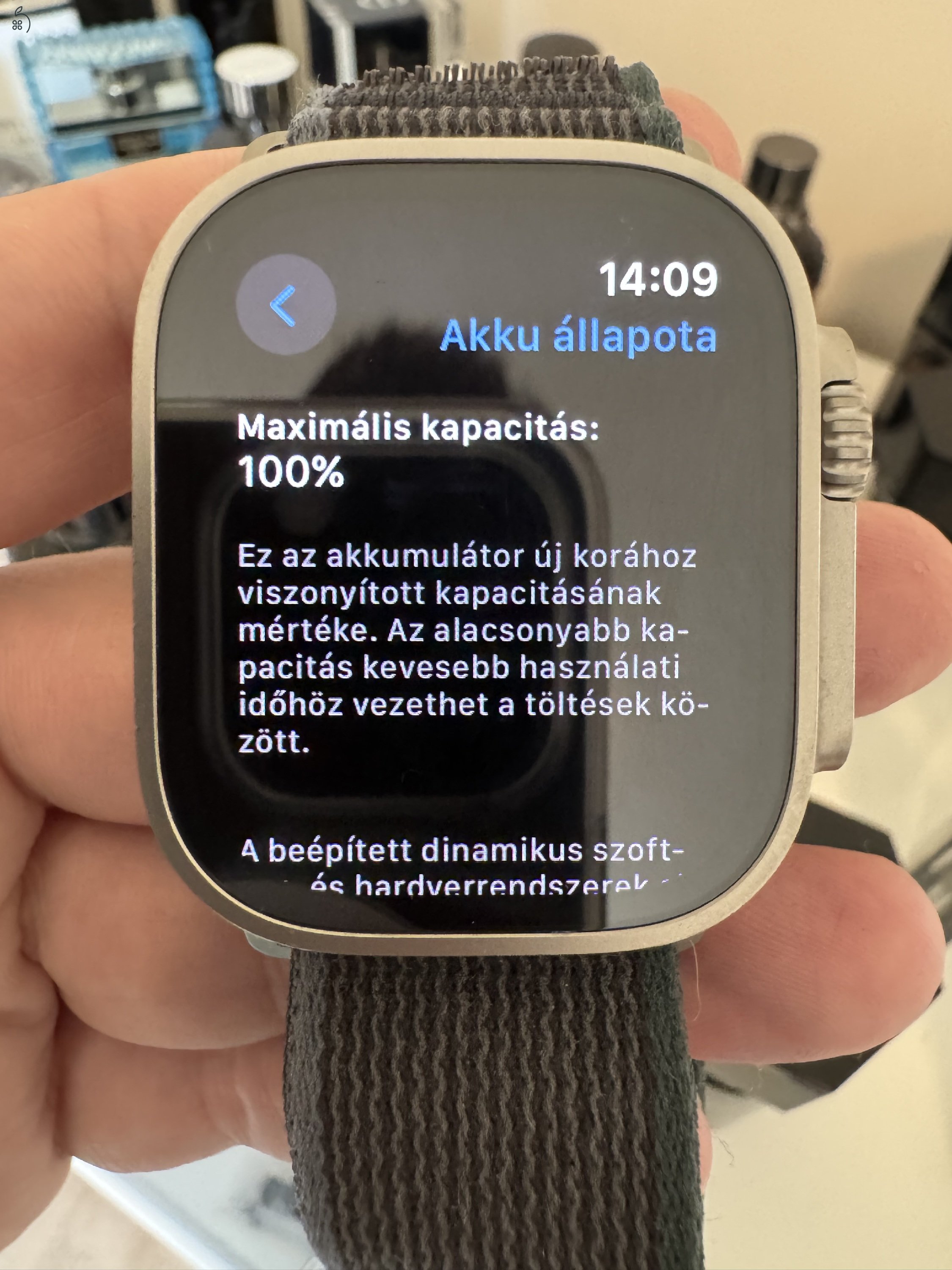 Gyönyörű Watch Ultra 2 magán kézből