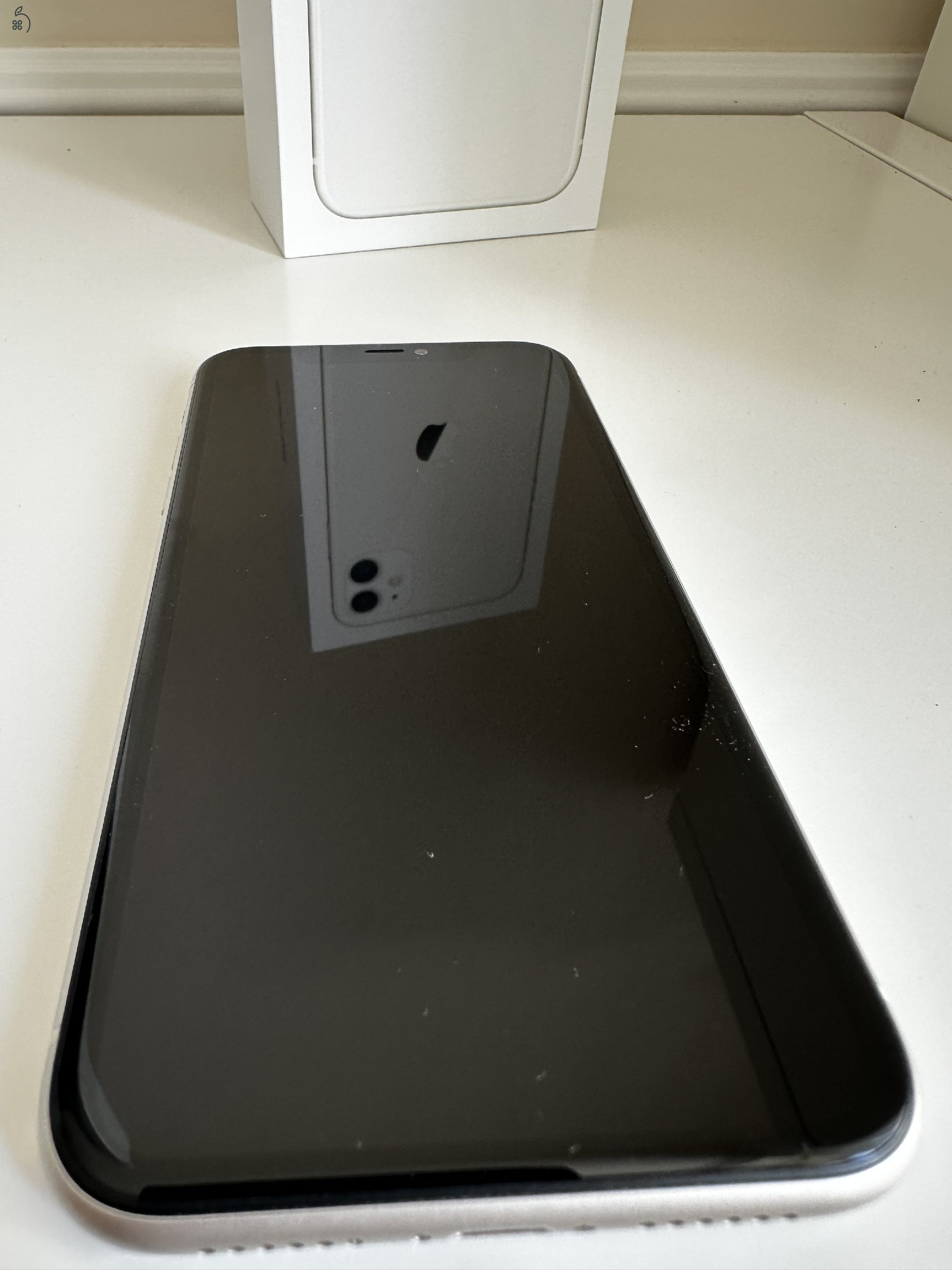 Iphone 11 64GB törött hátlap, hibátlan működés