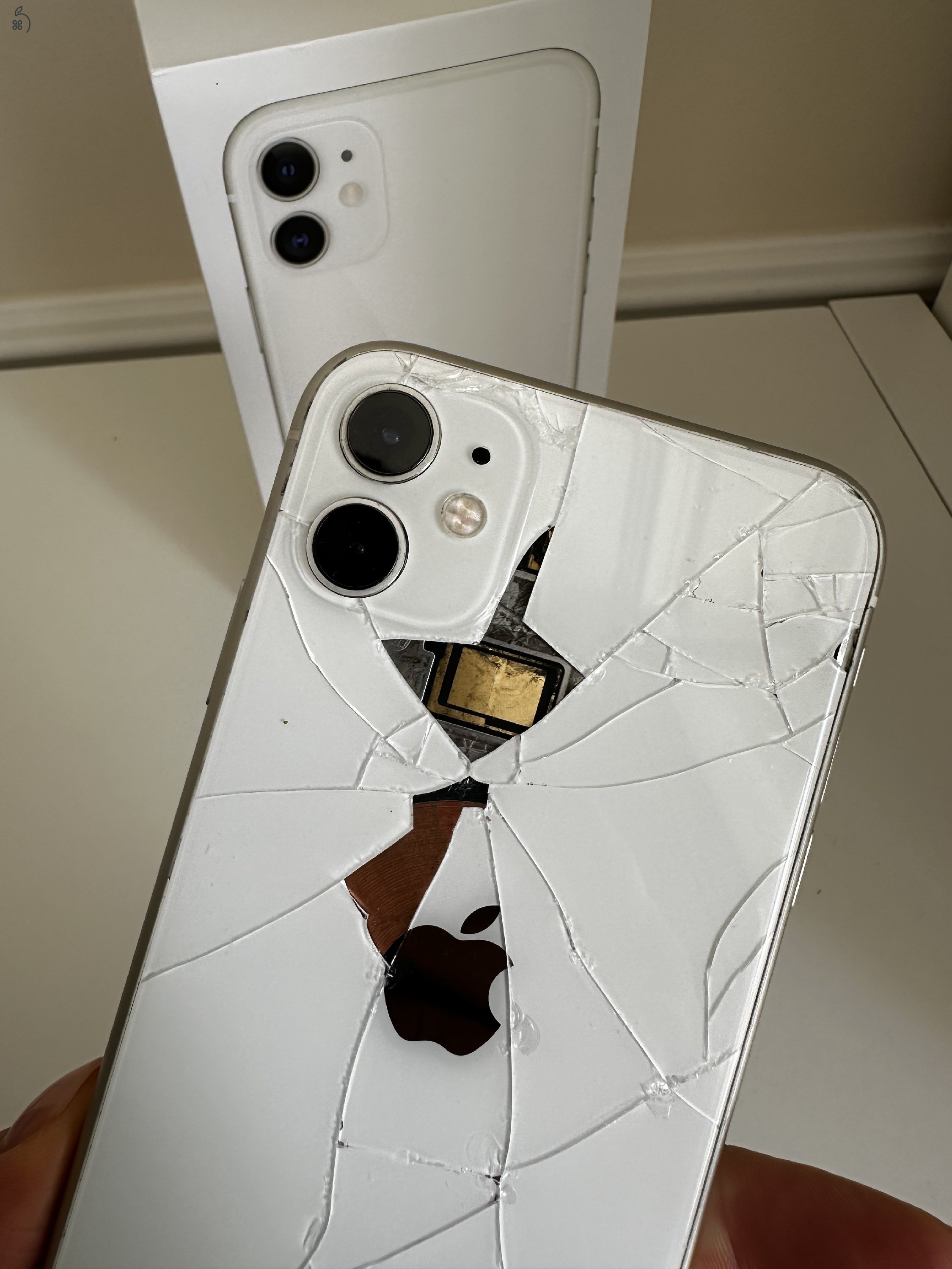 Iphone 11 64GB törött hátlap, hibátlan működés