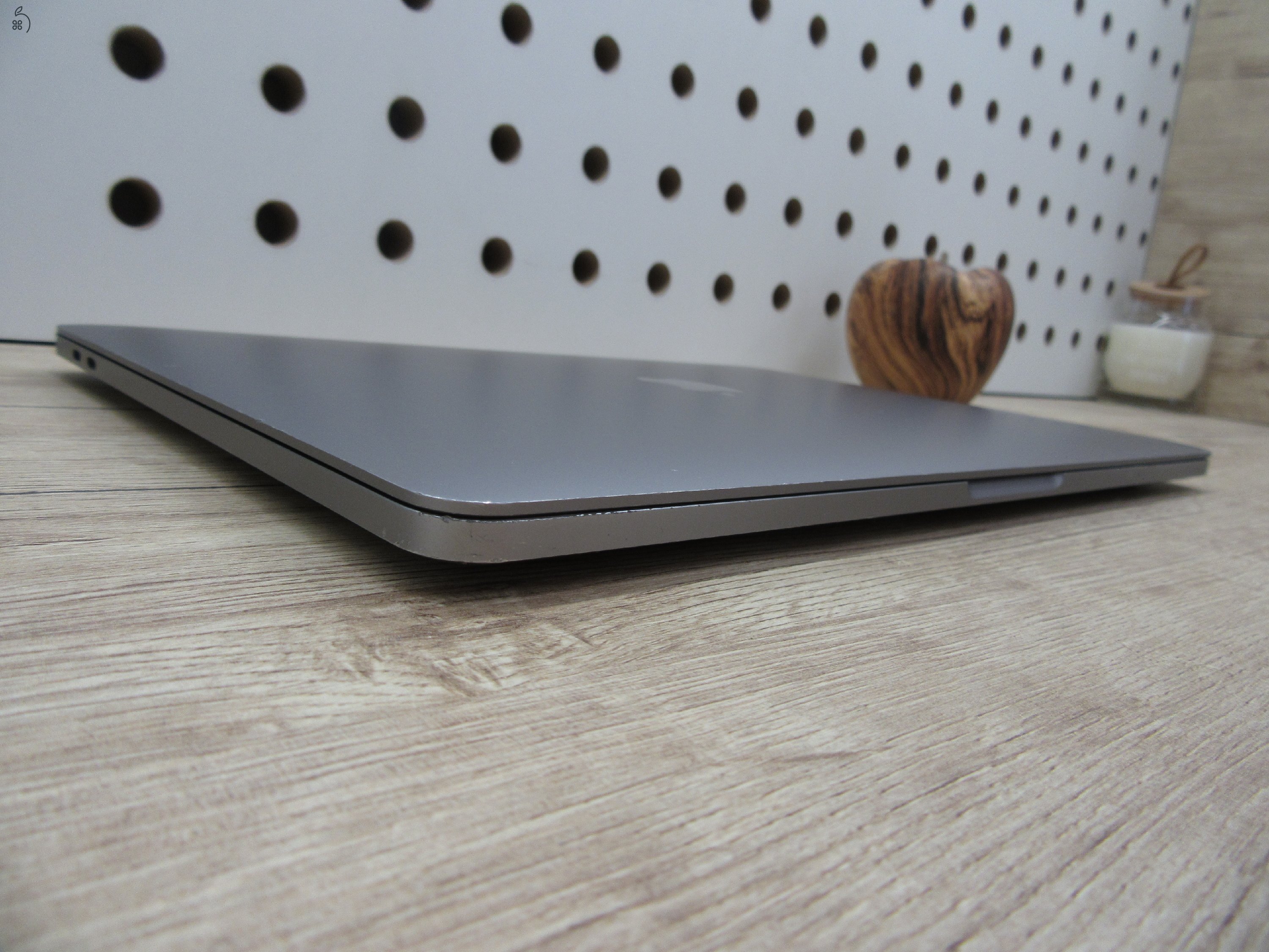 Apple Macbook Pro 13 Touchbar M1 - 2020 - Használt