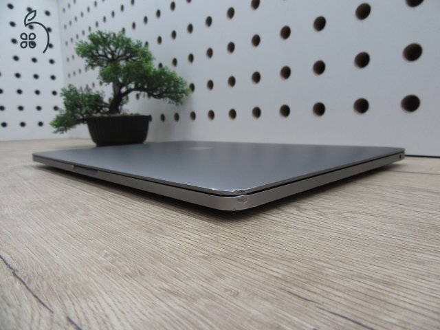 Apple Macbook Pro 13 Touchbar M1 - 2020 - Használt