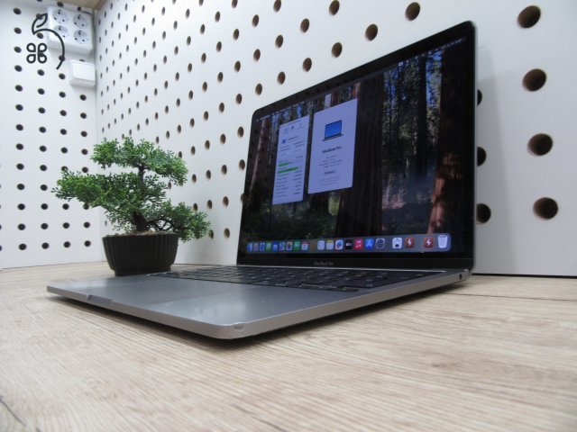 Apple Macbook Pro 13 Touchbar M1 - 2020 - Használt