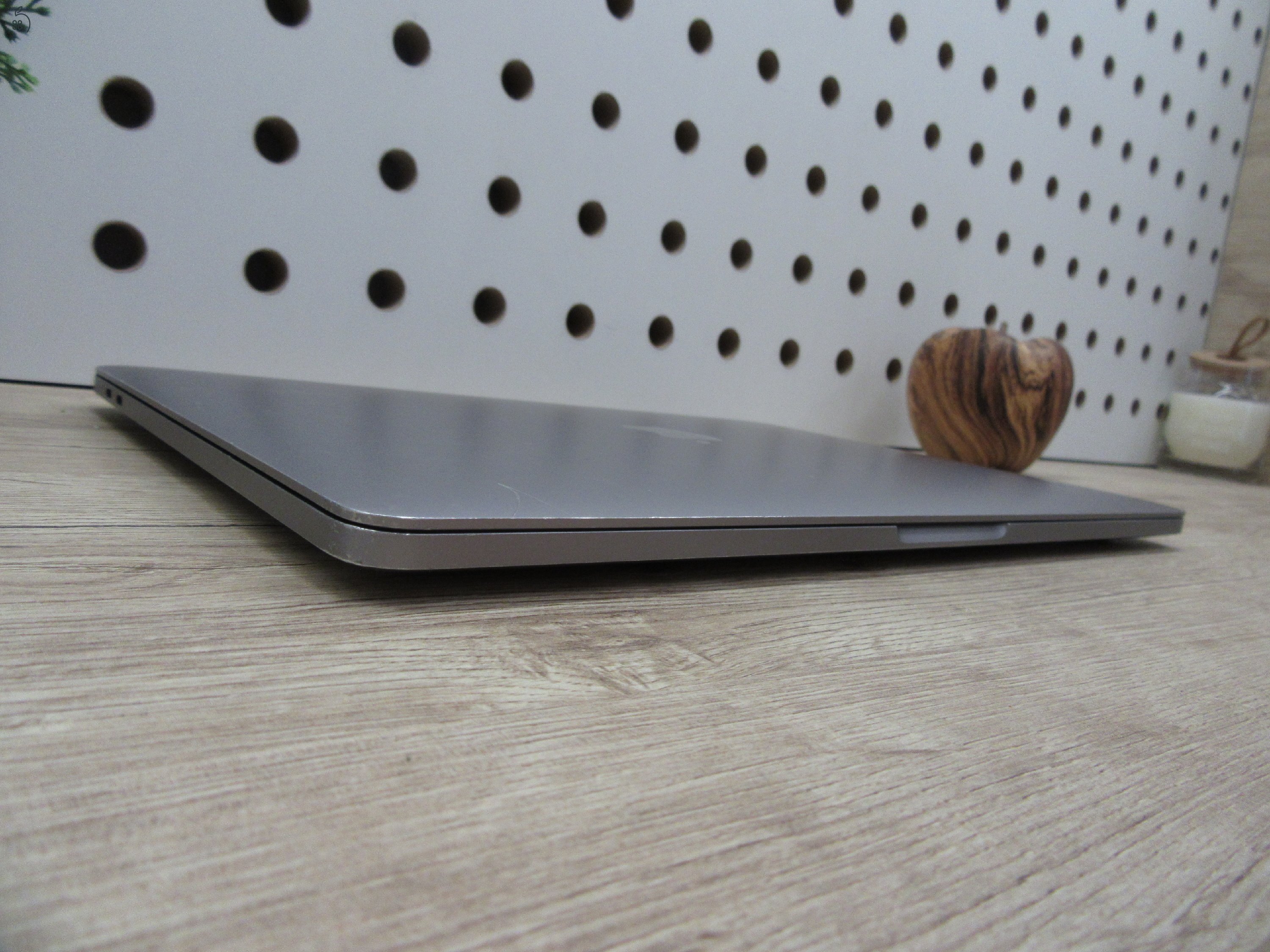  Apple Macbook Pro 13 Touchbar M1 - 2021 - Használt 