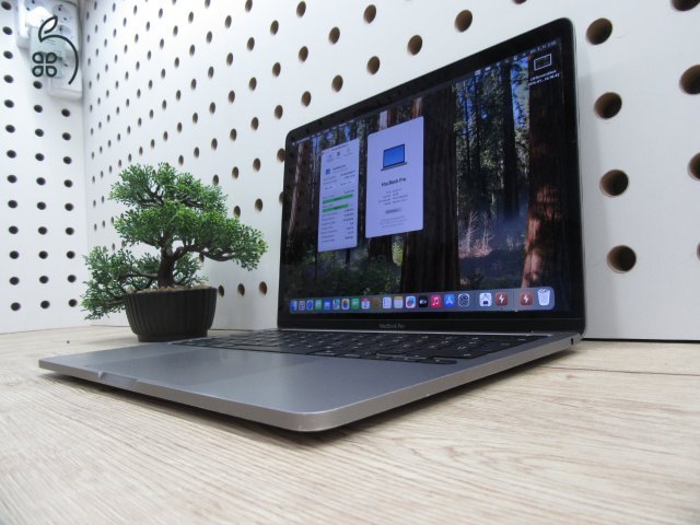  Apple Macbook Pro 13 Touchbar M1 - 2021 - Használt 
