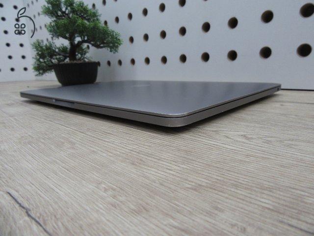  Apple Macbook Pro 13 Touchbar M1 - 2021 - Használt 