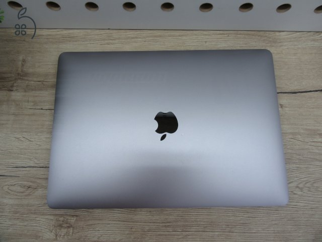 Apple Macbook Pro 13 Touchbar M1 - 2021 - Használt, megkímélt
