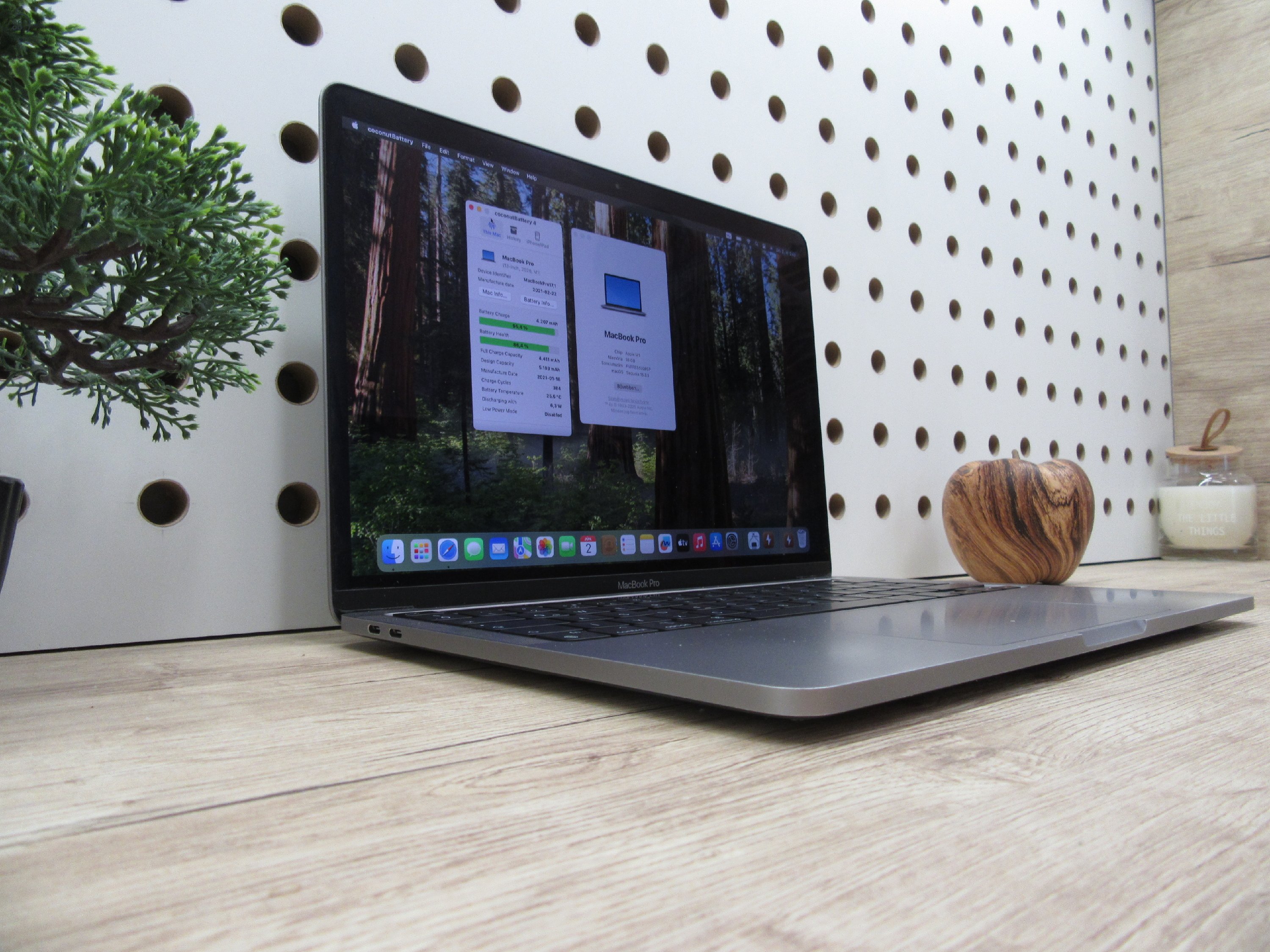 Apple Macbook Pro 13 Touchbar M1 - 2021 - Használt, megkímélt