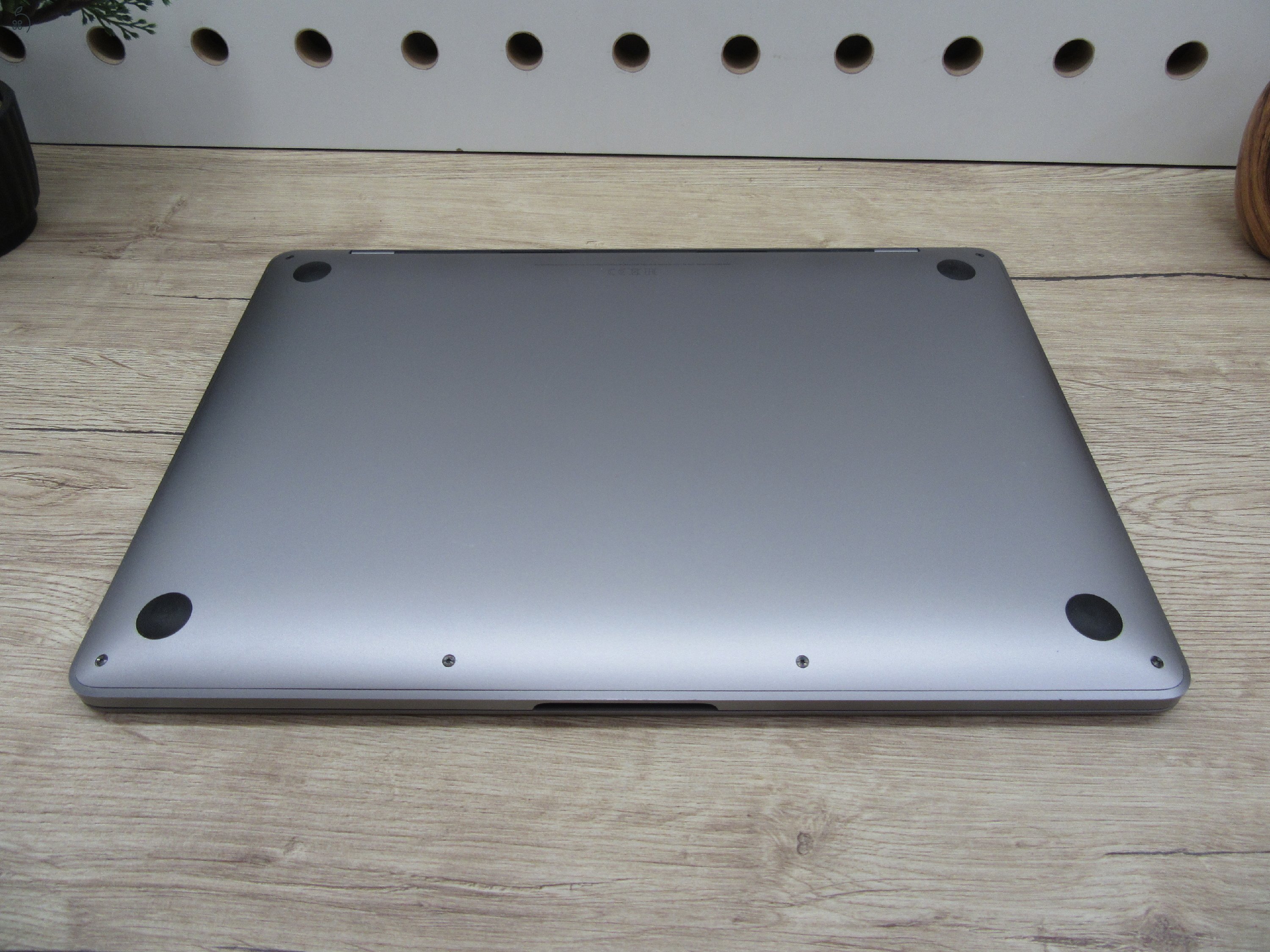 Apple Macbook Pro 13 Touchbar M1 - 2021 - Használt, megkímélt
