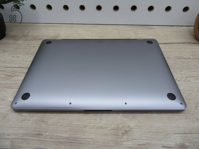 Apple Macbook Pro 13 Touchbar M1 - 2021 - Használt, megkímélt