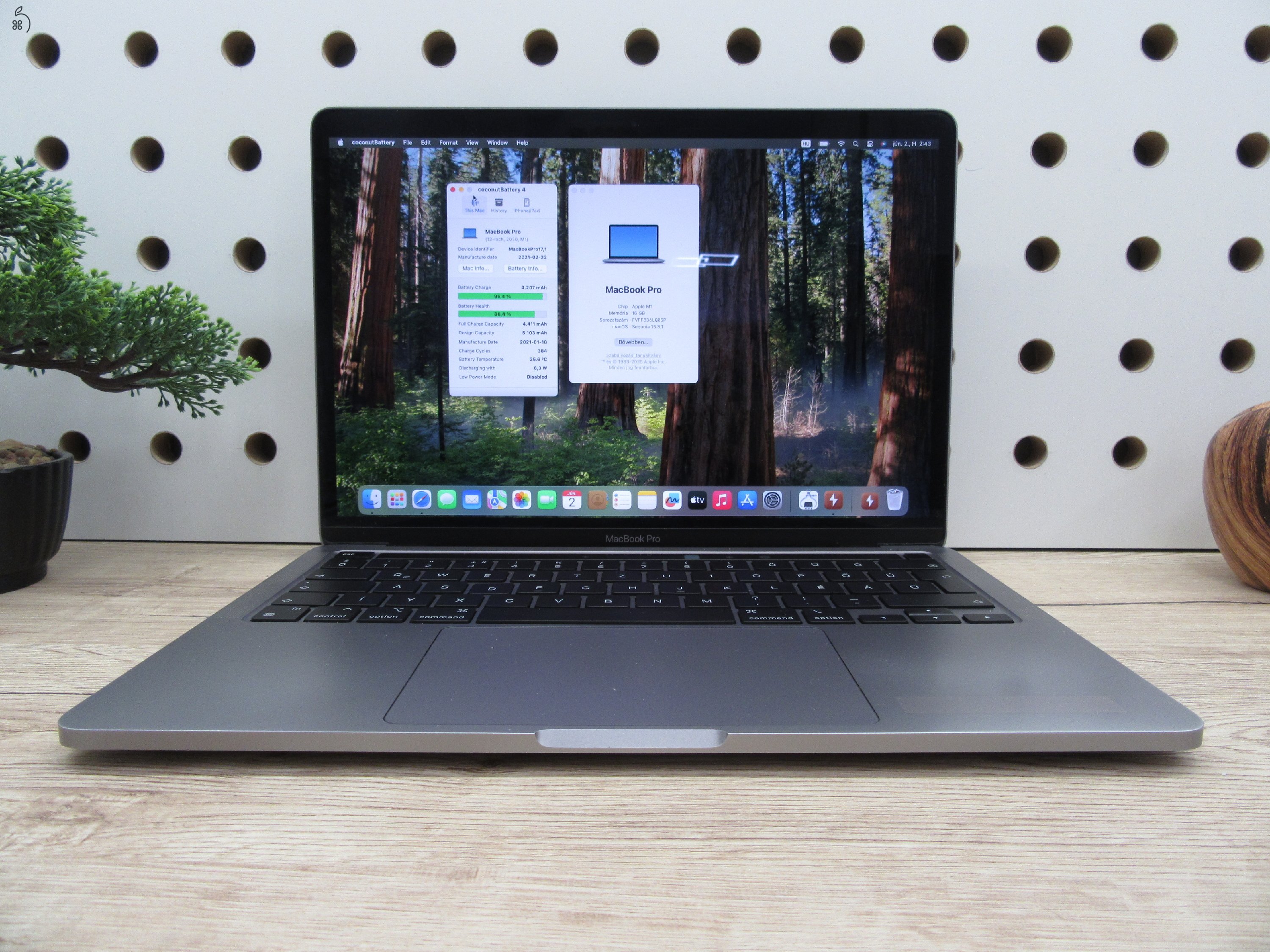 Apple Macbook Pro 13 Touchbar M1 - 2021 - Használt, megkímélt